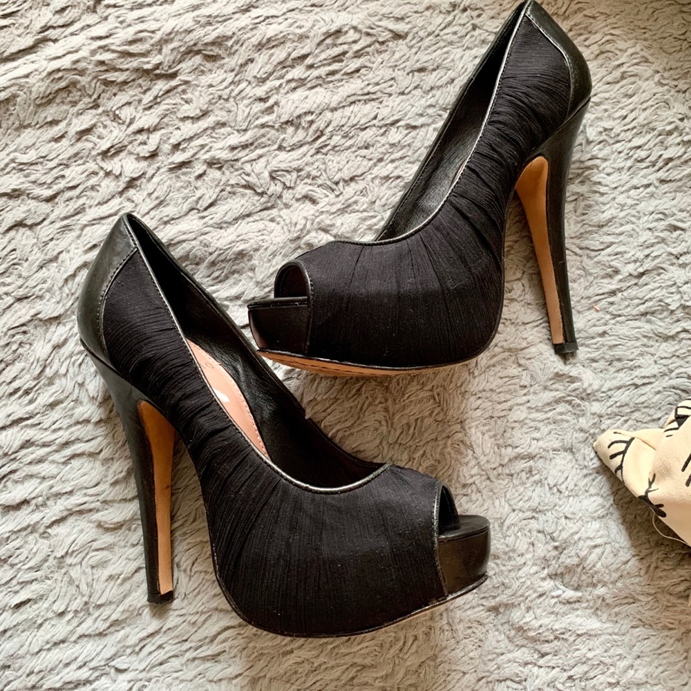 3/$30!🎁Deadstock Vince Camuto Leather Pumps